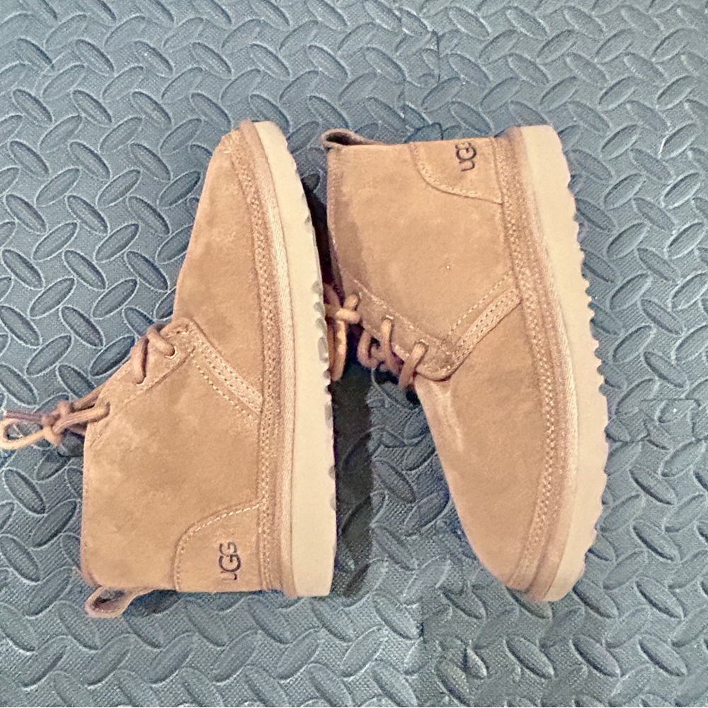 UGG KIDS Chestnut Suede Lace-Up Boots